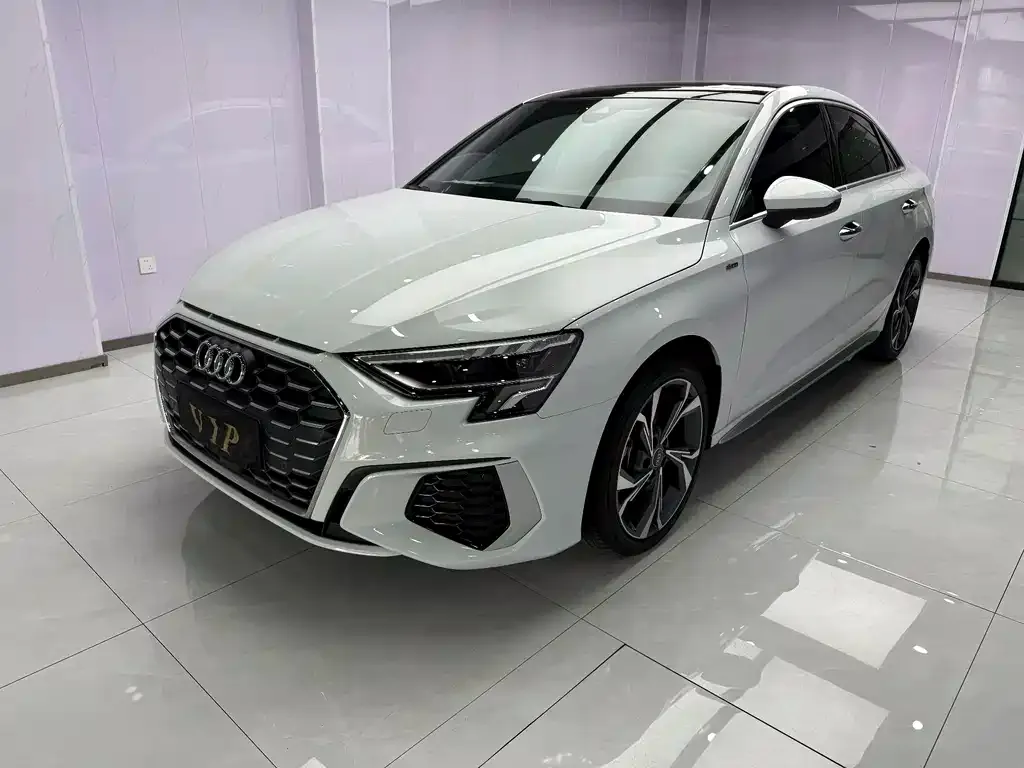 Audi A3 — фото 1
