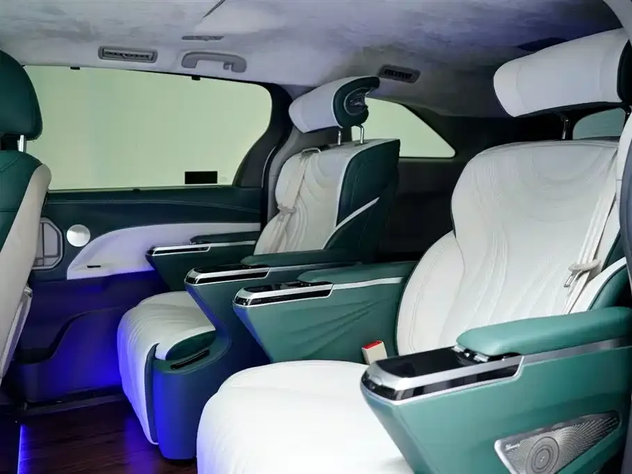 Toyota Sienna — фото 9
