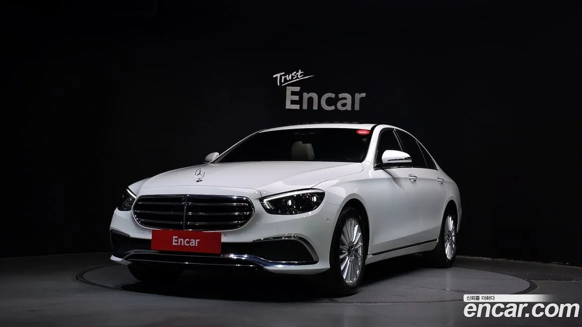 Mercedes-Benz E-Class — фото 1