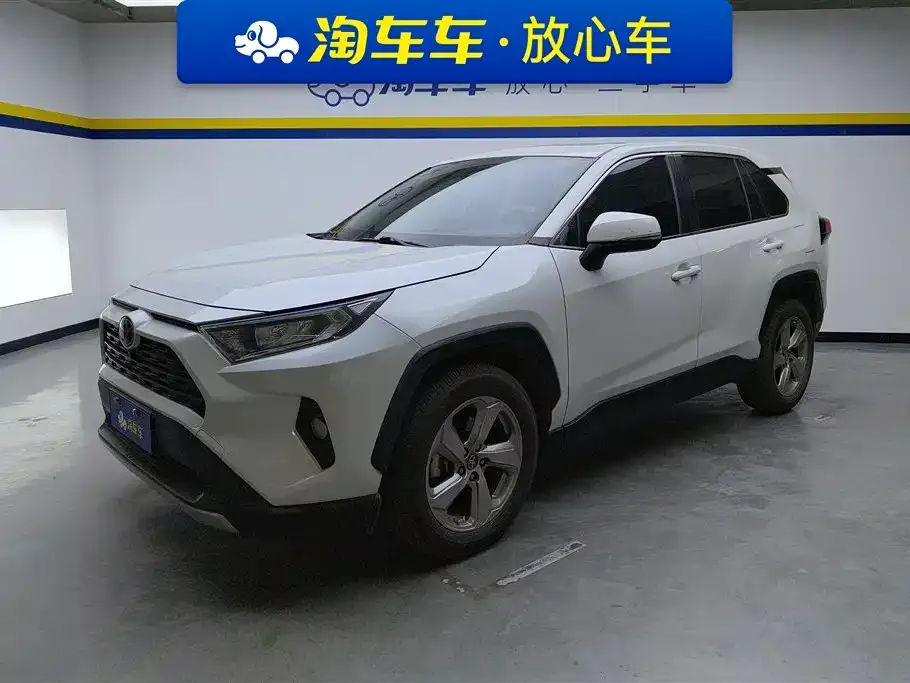 Toyota RAV4 — фото 1