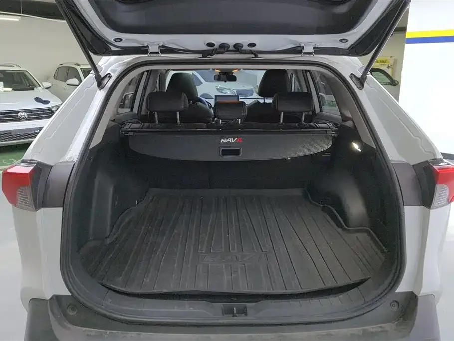 Toyota RAV4 — фото 5