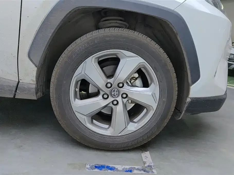 Toyota RAV4 — фото 3