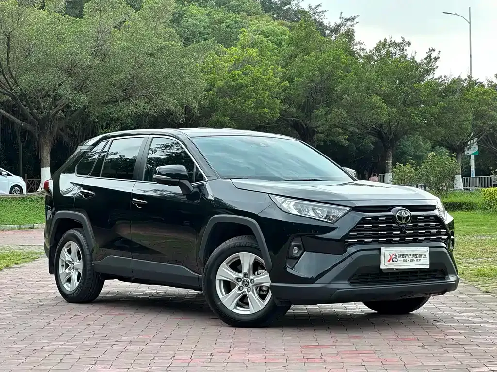 Toyota RAV4 — фото 9