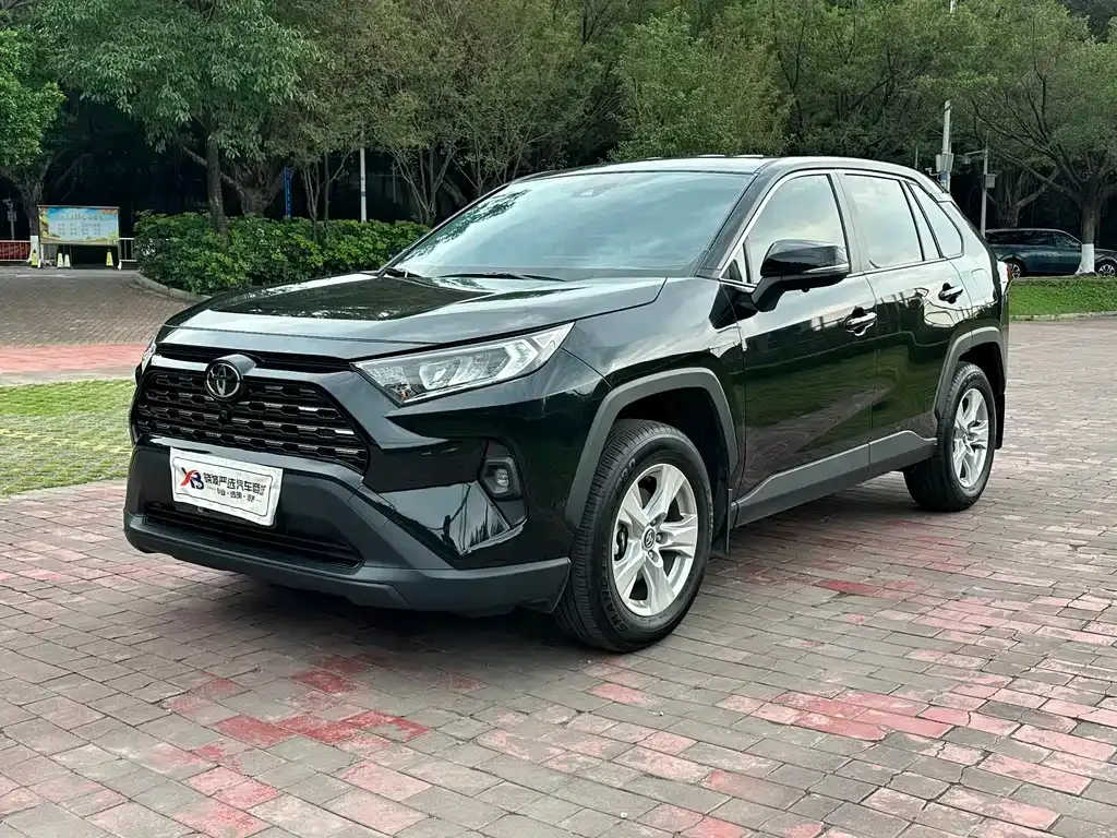 Toyota RAV4 — фото 4