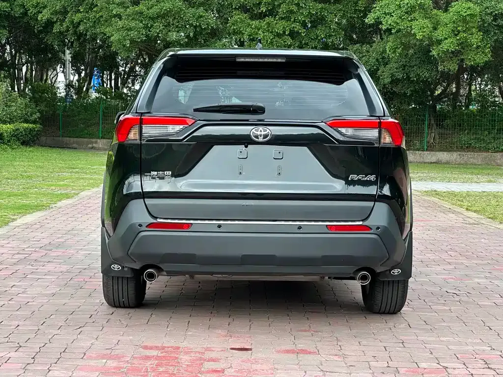 Toyota RAV4 — фото 7
