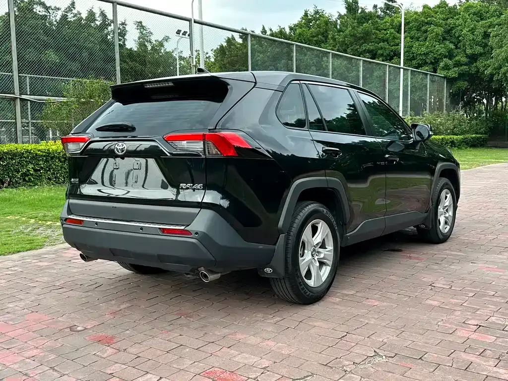 Toyota RAV4 — фото 6
