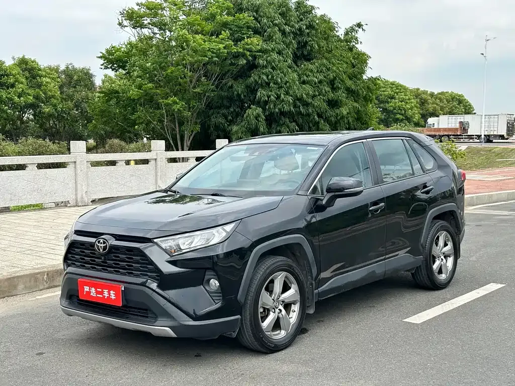 Toyota RAV4 2022 из CN, фото 1