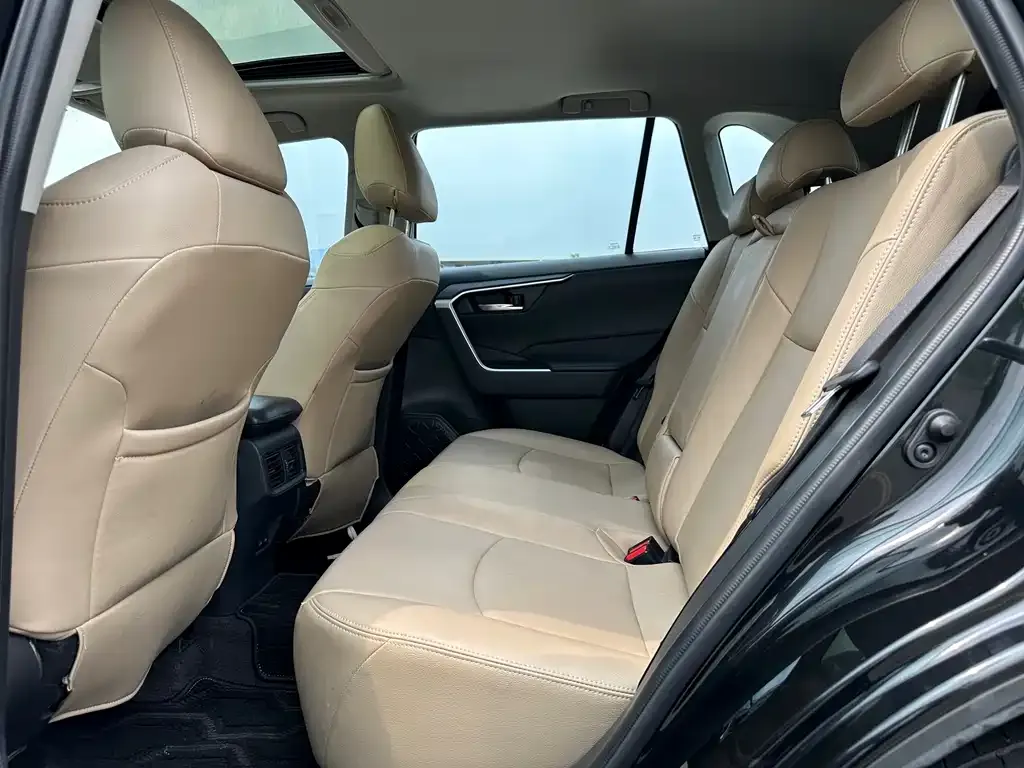 Toyota RAV4 2022 из CN, фото 2