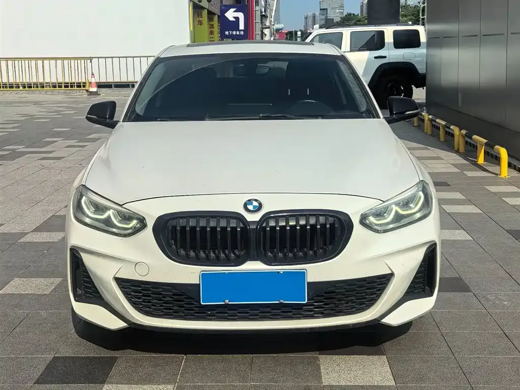 BMW 1 Series 2022 из CN, фото 1