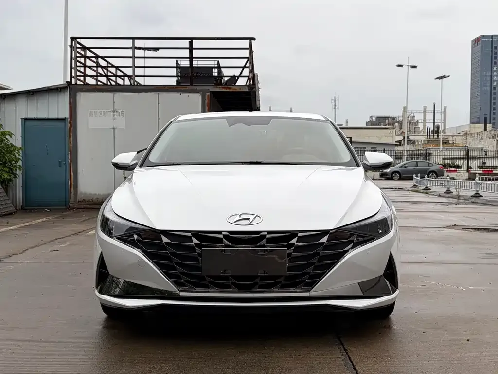 Hyundai Elantra — фото 7