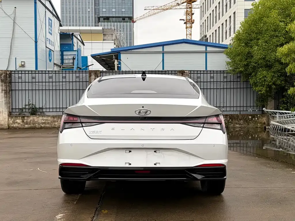 Hyundai Elantra — фото 8