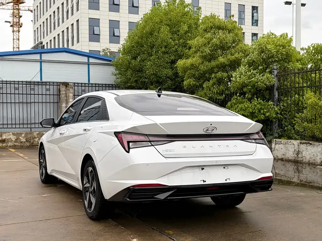 Hyundai Elantra — фото 9