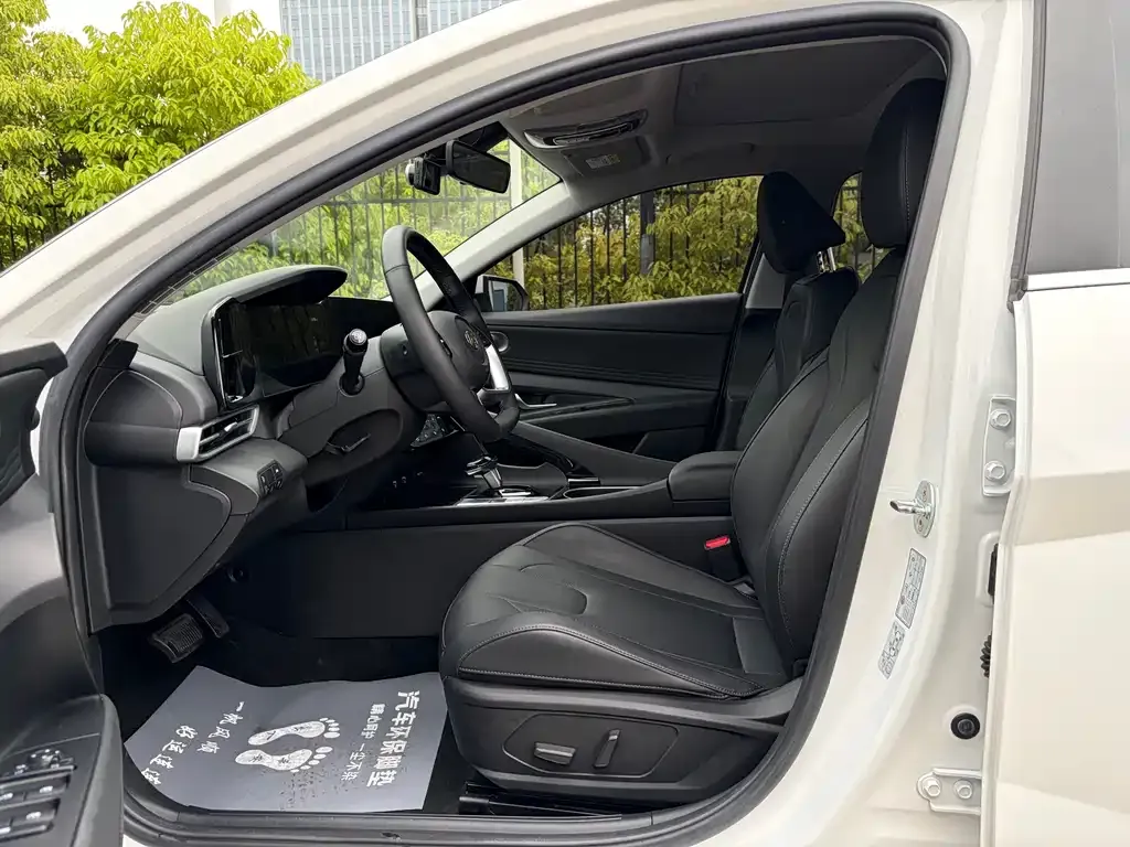 Hyundai Elantra — фото 3