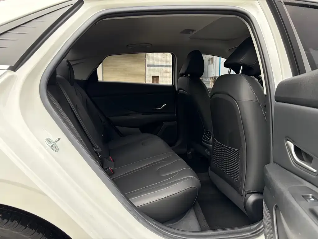 Hyundai Elantra — фото 2