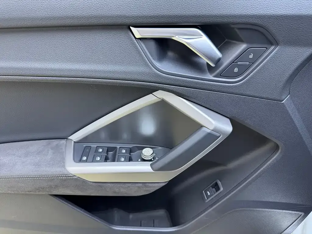 Audi Q3 — фото 10