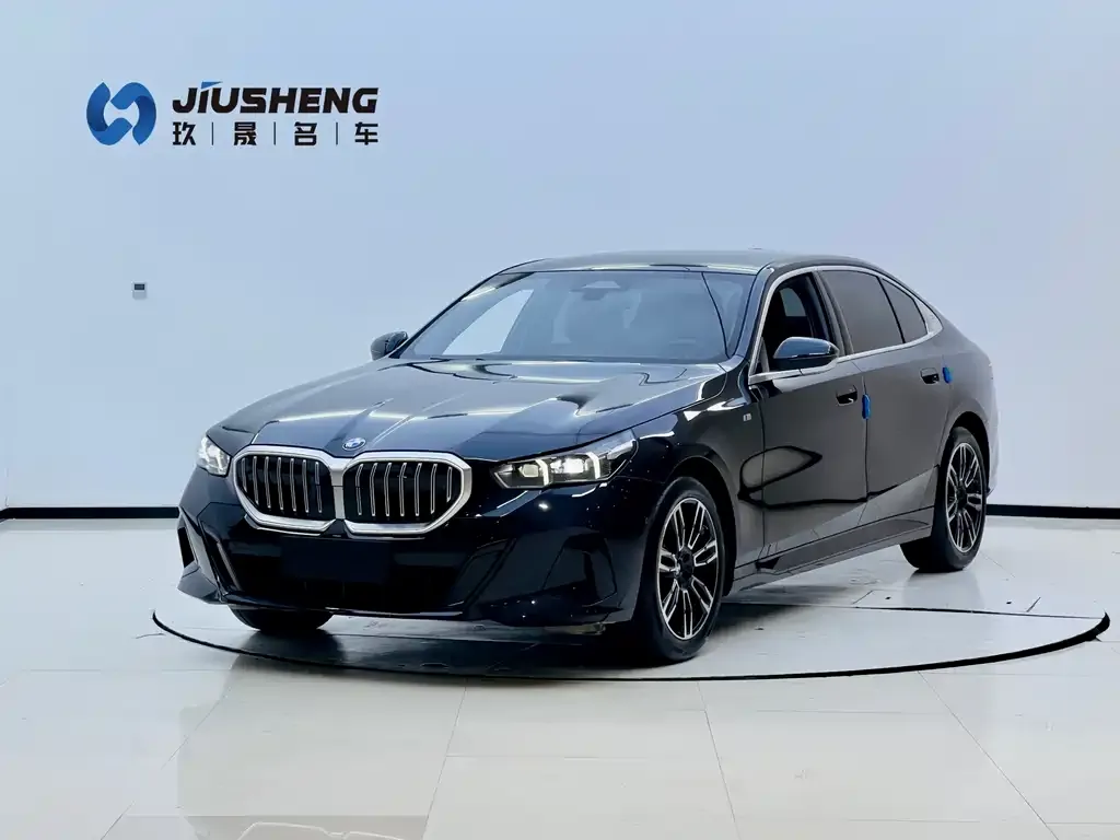 BMW 5 Series — фото 1