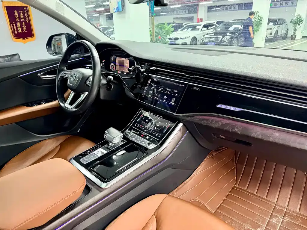 Audi Q8 — фото 9