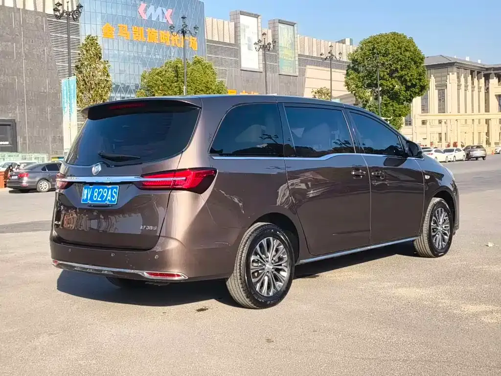 Buick GL8 2023 из CN, фото 3