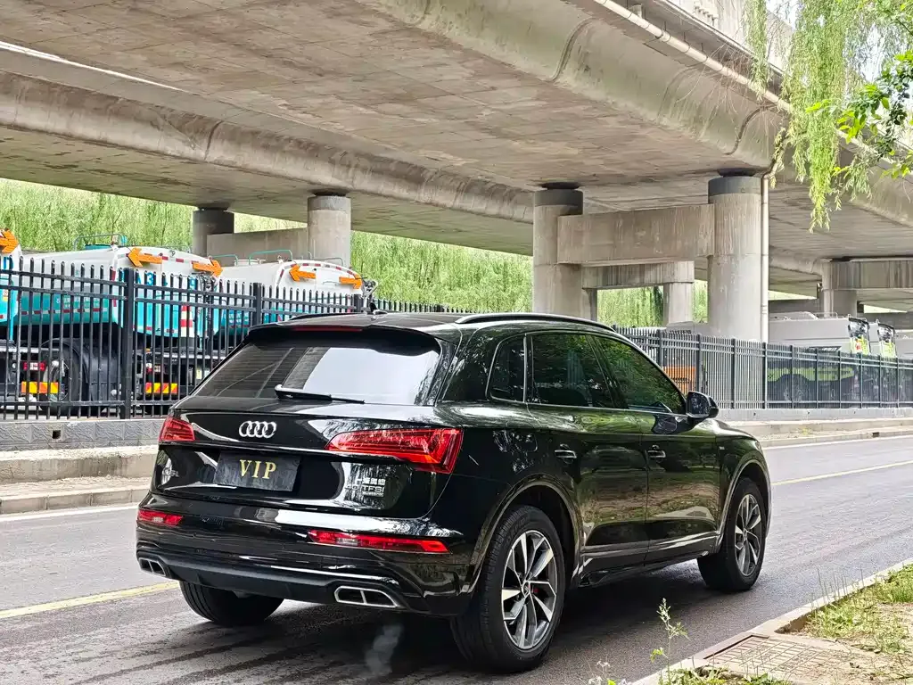 Audi Q5L — фото 6