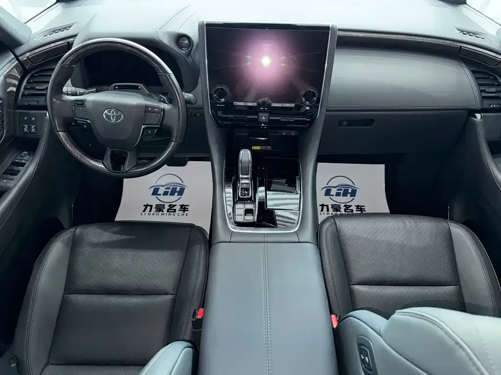 Toyota Alphard — фото 7