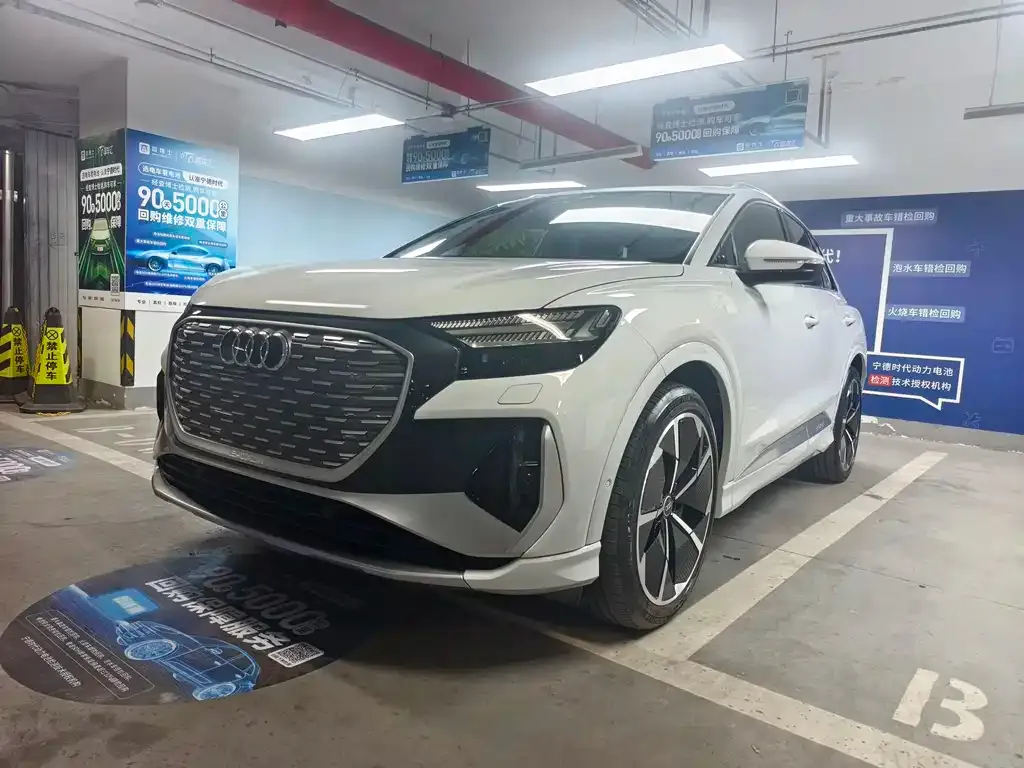 Audi Q4 e-tron — фото 1