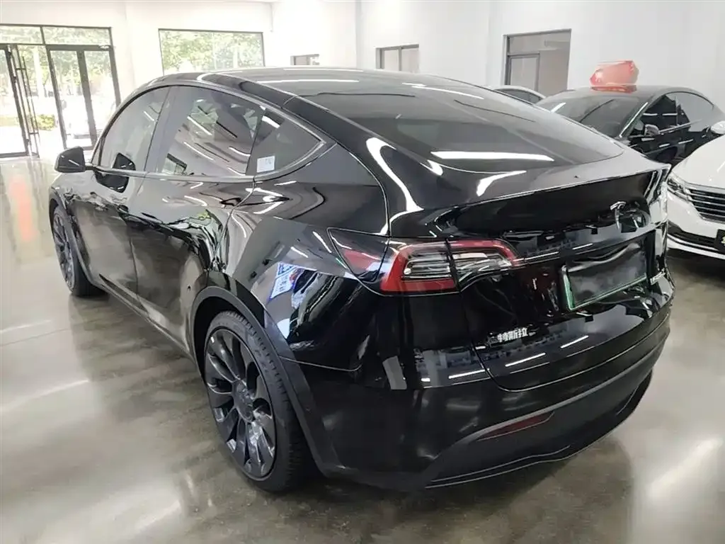 Tesla Model Y — фото 8