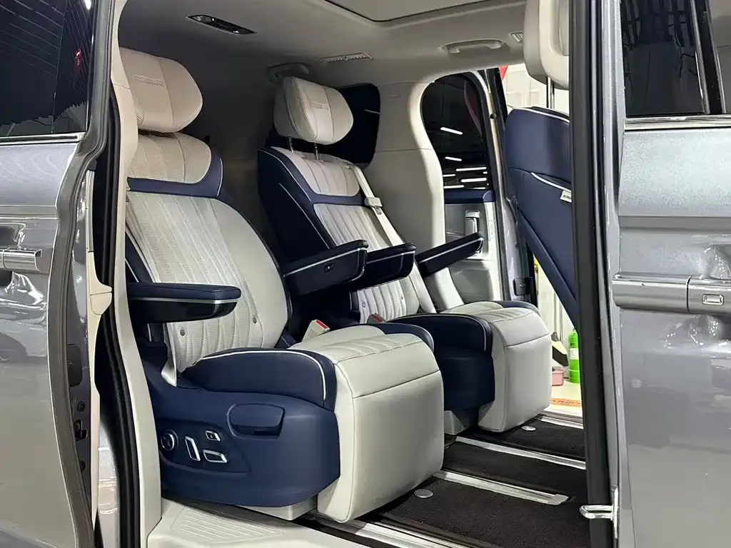 Roewe iMAX8 — фото 3