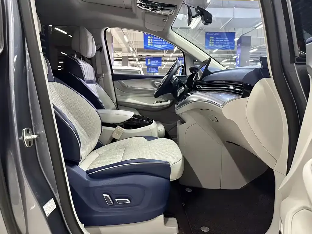 Roewe iMAX8 — фото 4