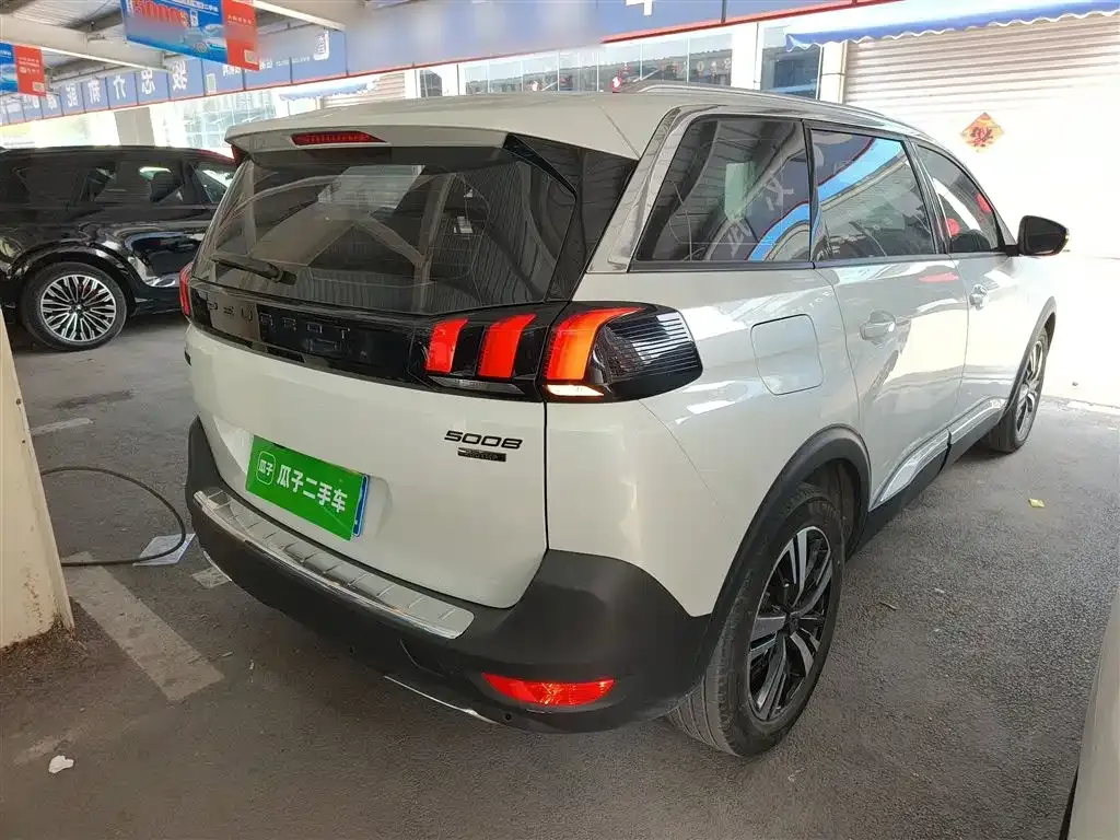 Peugeot 5008 — фото 10
