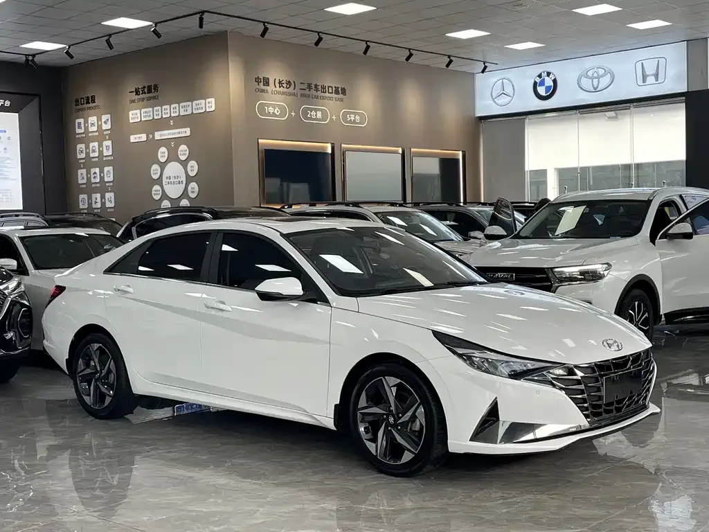 Hyundai Elantra — фото 7