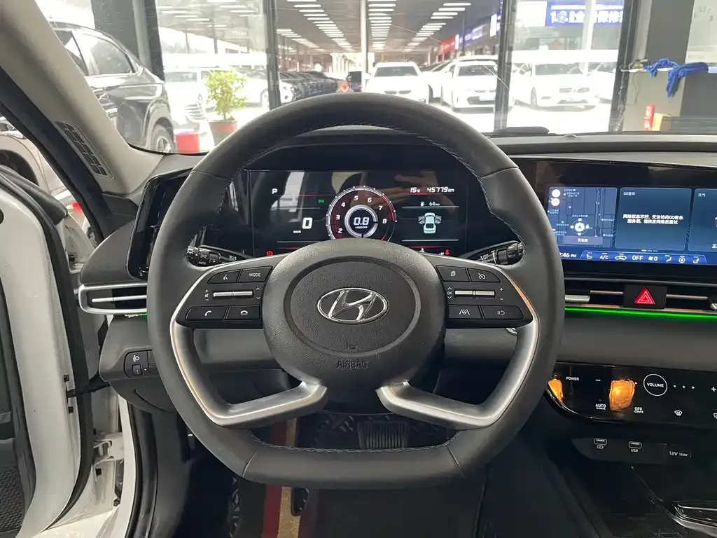 Hyundai Elantra — фото 4