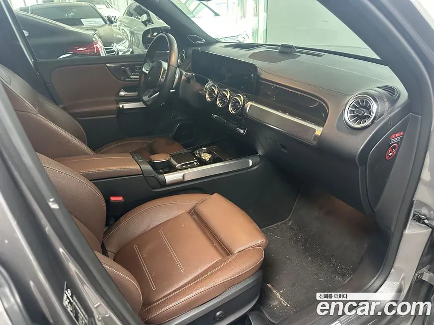Mercedes-Benz GLB-Class — фото 10