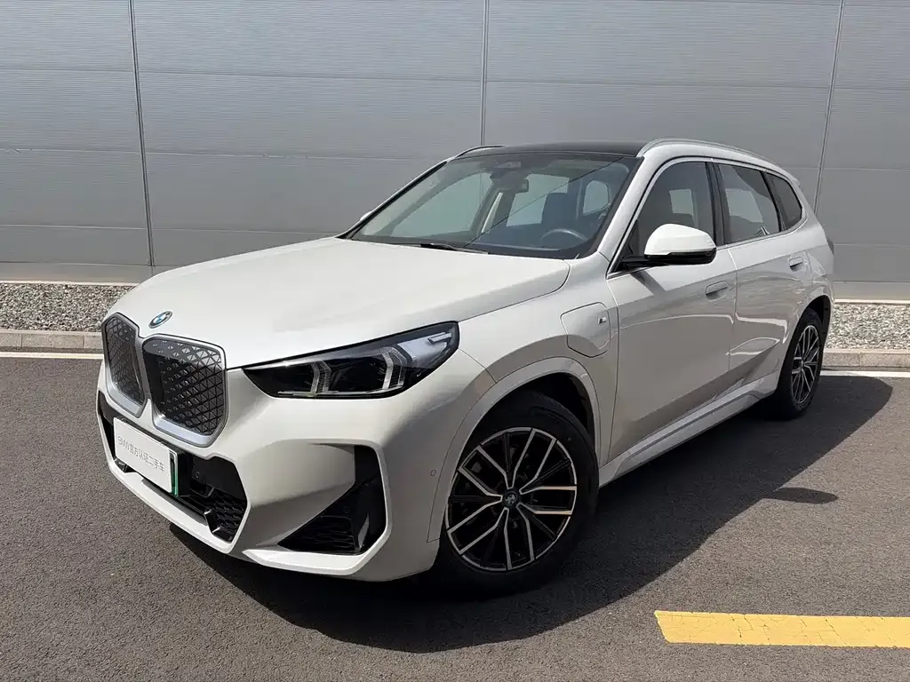 BMW iX1