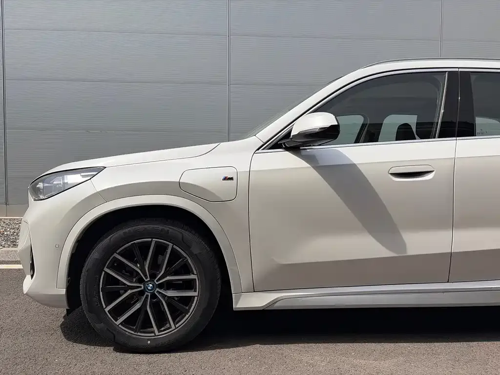 BMW iX1 2025 из CN, фото 9