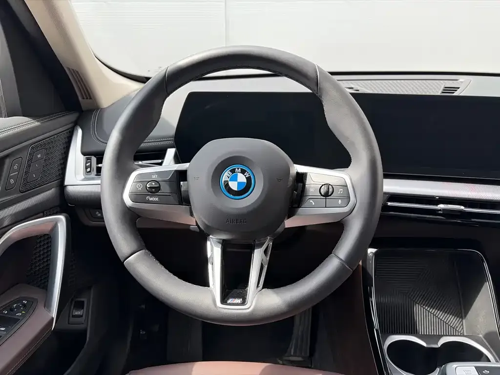BMW iX1 2025 из CN, фото 4