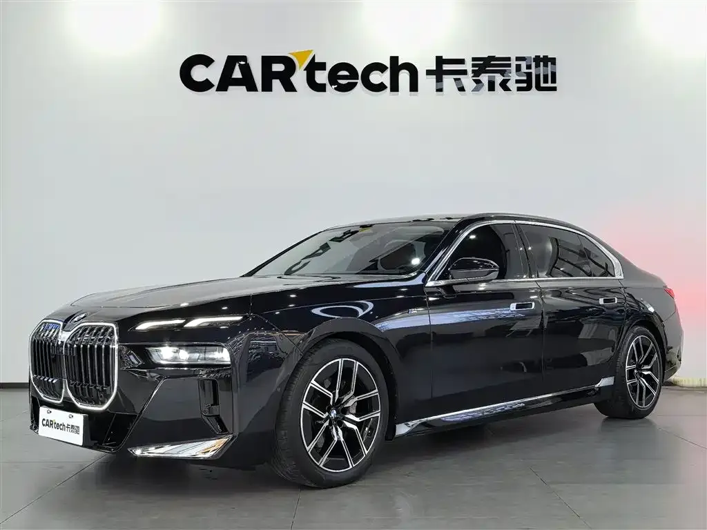 BMW 7 Series — фото 1