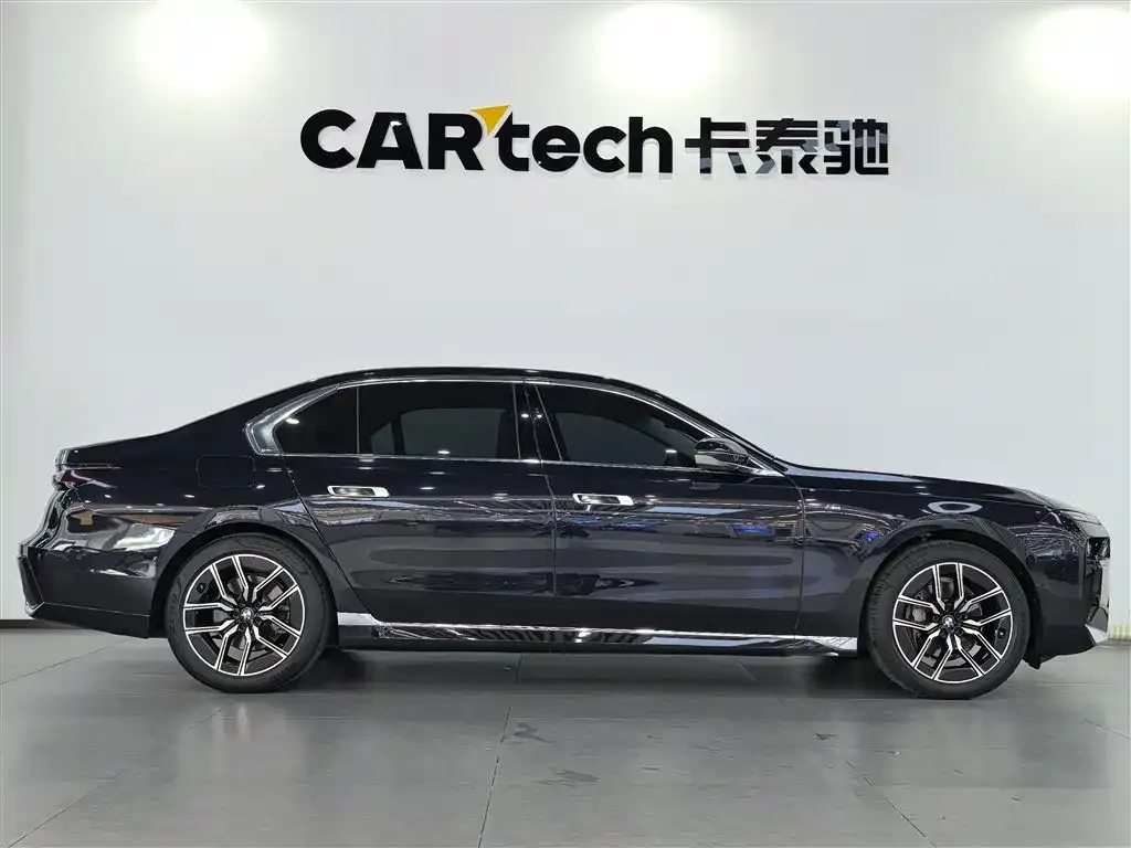 BMW 7 Series — фото 5