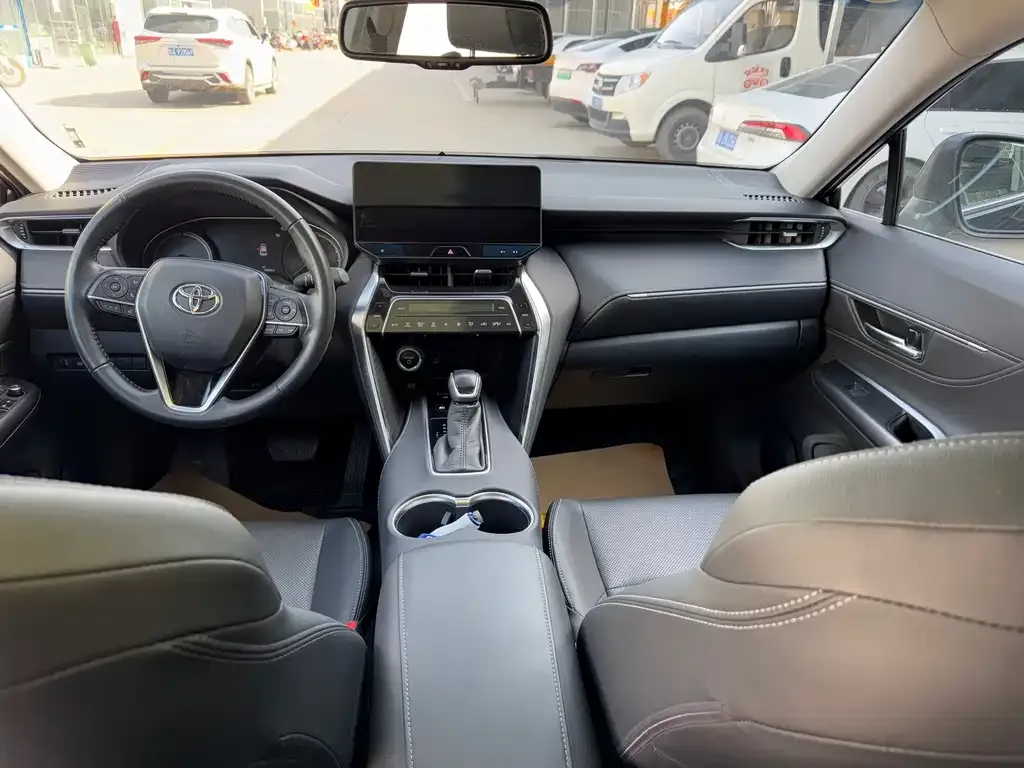 Toyota Harrier — фото 7