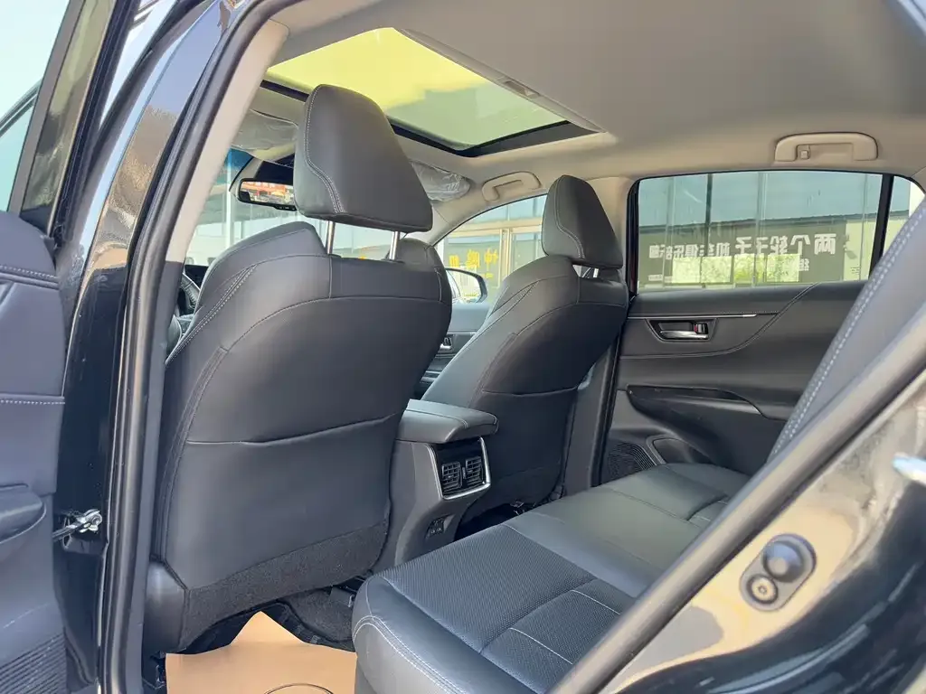 Toyota Harrier — фото 2