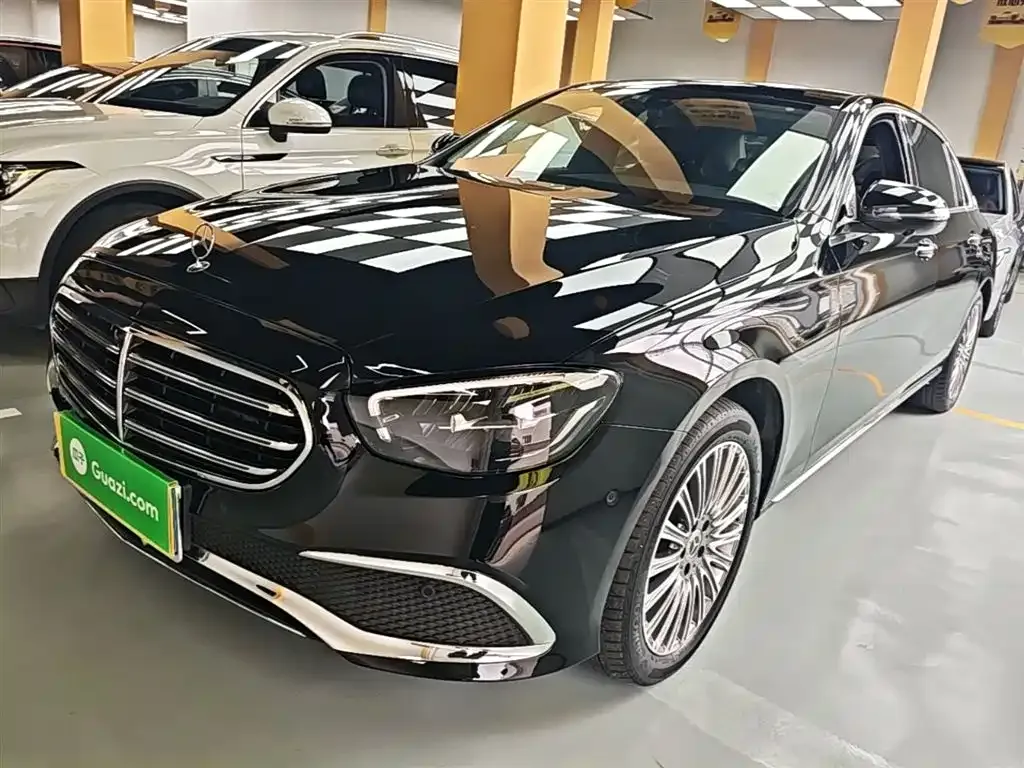 Mercedes-Benz E-Class — фото 1