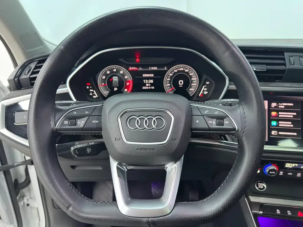 Audi Q3 — фото 10