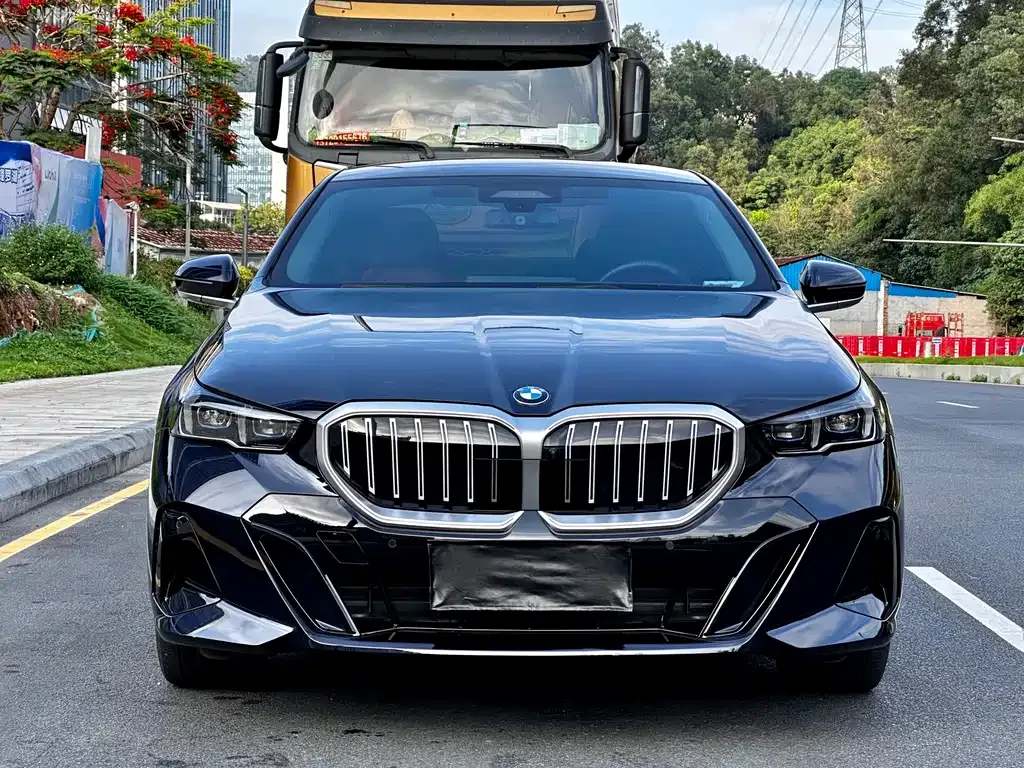 BMW 5 Series — фото 6