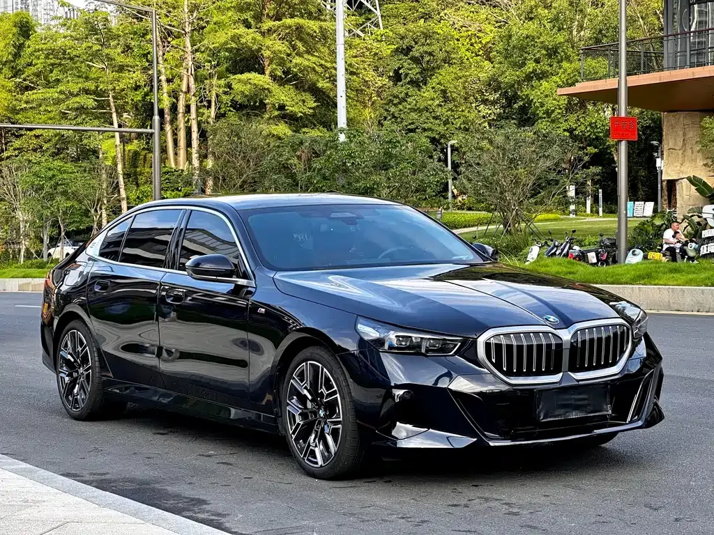 BMW 5 Series — фото 8