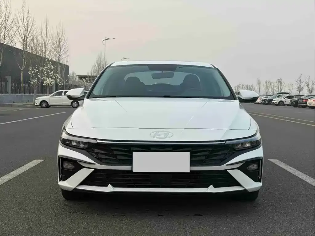 Hyundai Elantra — фото 7