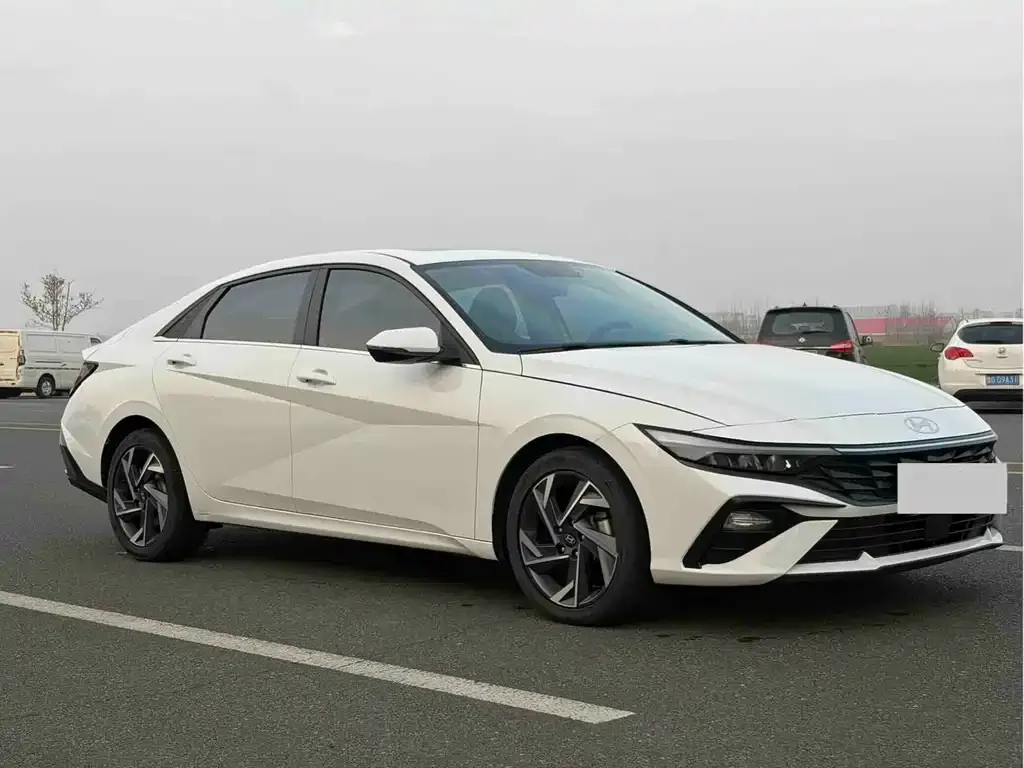 Hyundai Elantra — фото 8