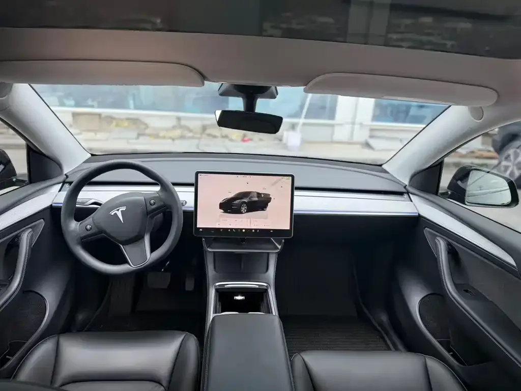 Tesla Model Y — фото 2