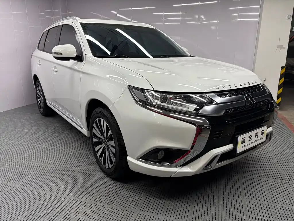 Mitsubishi Outlander — фото 10
