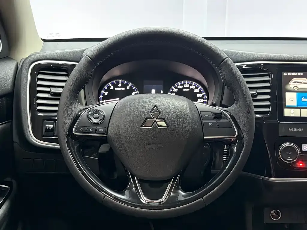 Mitsubishi Outlander — фото 3