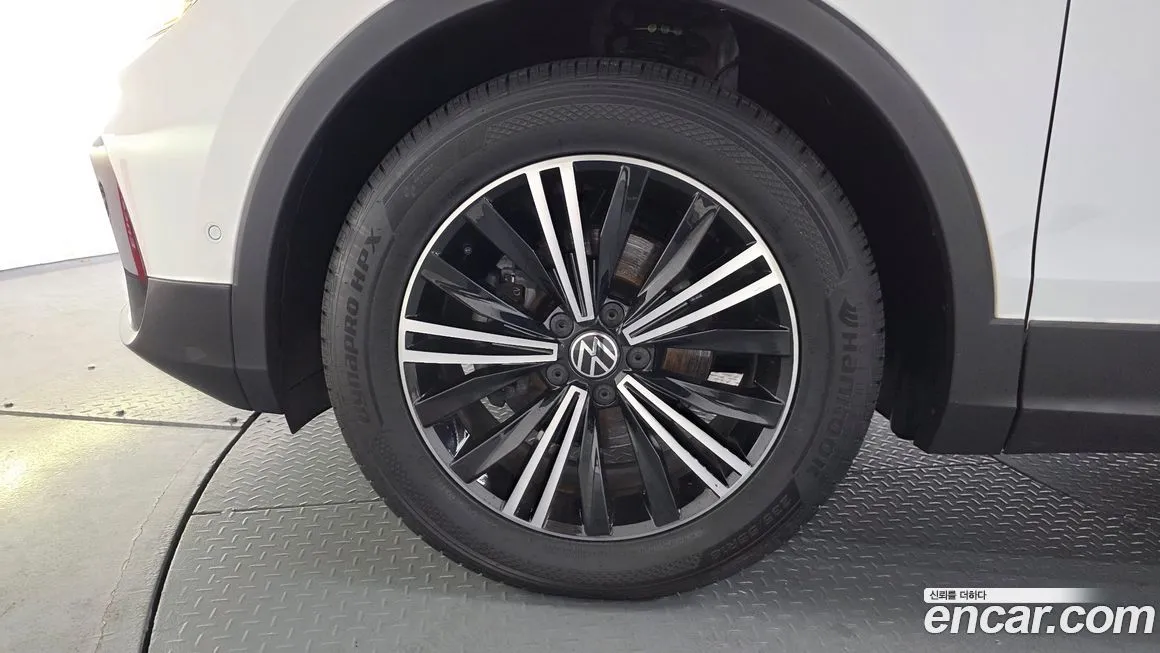 Volkswagen Tiguan — фото 7
