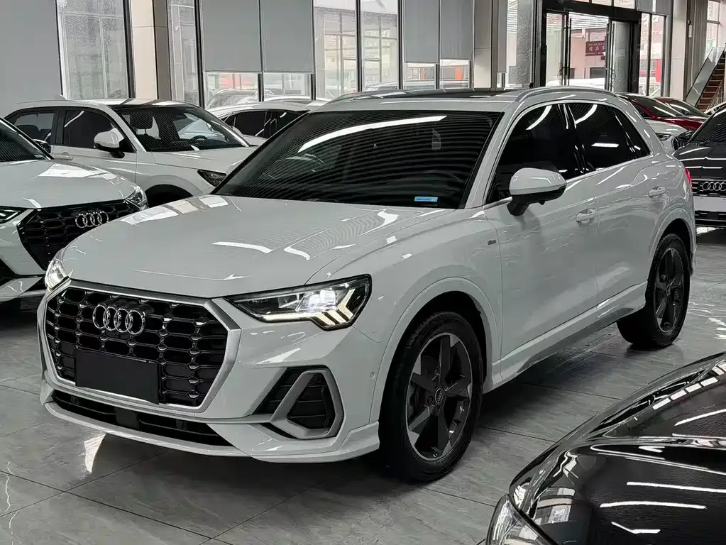 Audi Q3 — фото 1